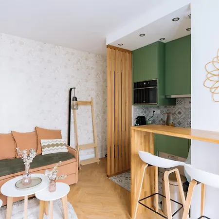 Apartment Alluring 1 Bedroom 5 Min To The Eiffel Tower! Paris